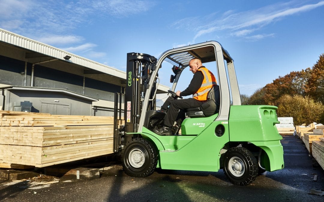 Empilhadeira a diesel no trabalho